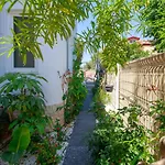 Vila Atlas *